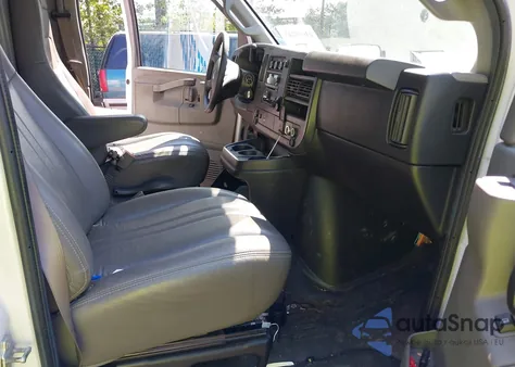 2017 Chevrolet Express 2500 Work Van из США, поврежденный, VIN 1GCWGAFFXH1255574